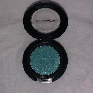 MAC COSMETICS- single eyeshadow in shade “aquadisiac lustre”